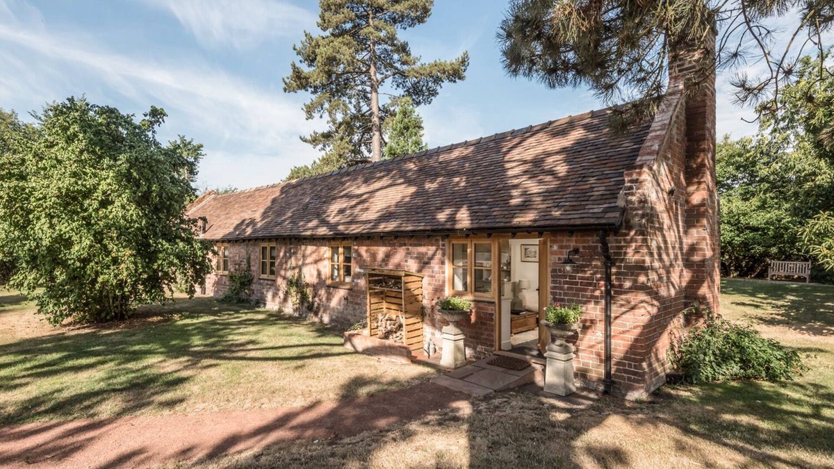 High Ercall Cottage | THE BOTHY, luxury holiday cottage, with open fire in Meeson