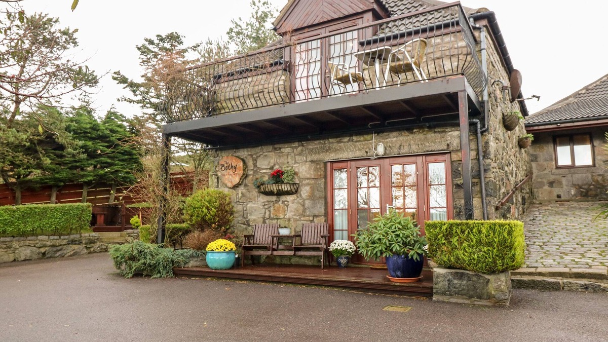 Newtonhill Cottage | THE BOTHY, pet friendly, country holiday cottage in Newtonhill