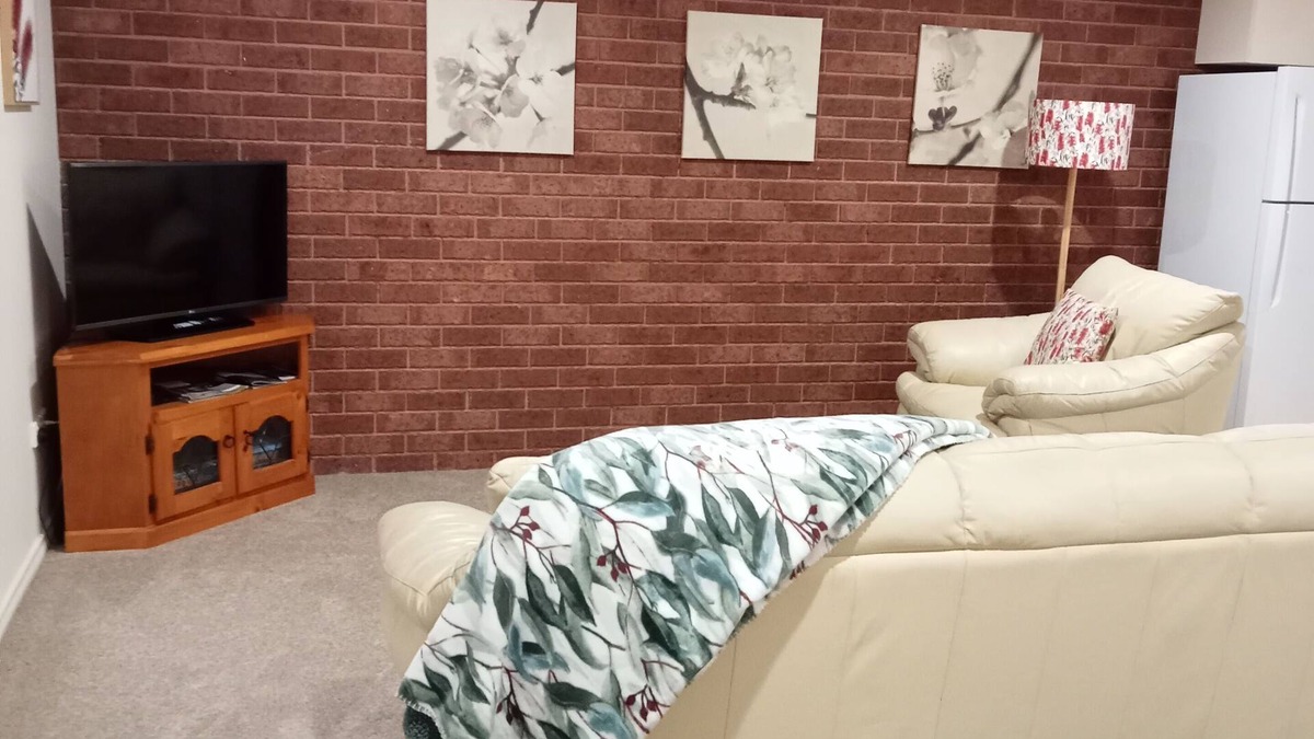 Tumut House | The Bottlebrush, 2 bedroom, Villa Unit, Townhouse
