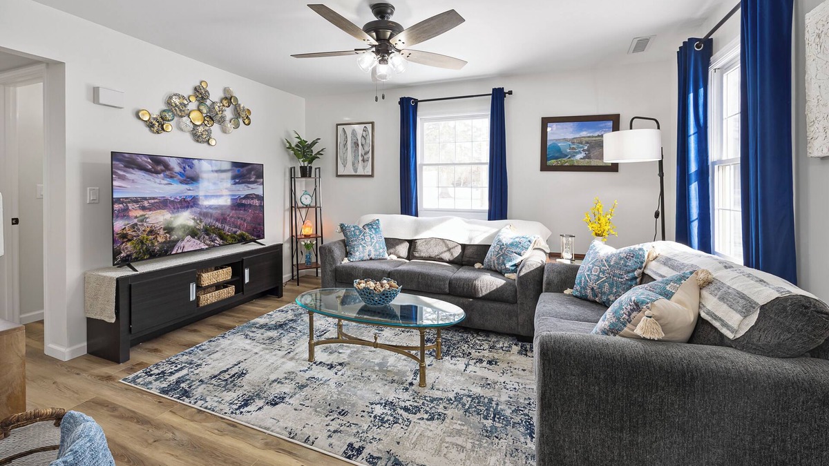 Bloomington Condo | The Bougie Bloomington - Charming 2-bedroom condo in Bloomington