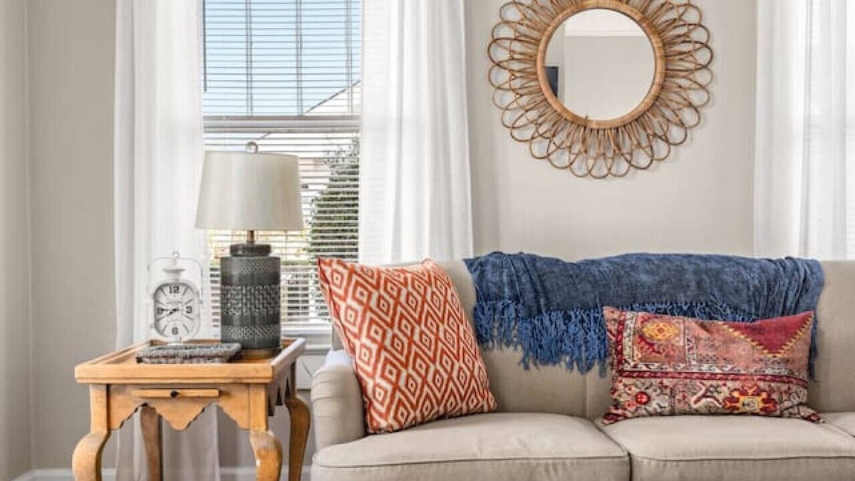 Gainesville House | The Boulevard: Close to Gainesville Square & NGHS