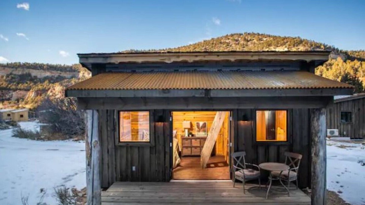 Zion National Park East Entrance Cabin | The Boundary Cabin 6