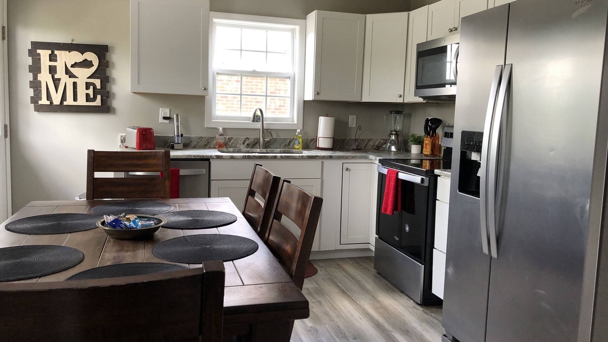 Shepherdsville House | THE BOURBON BARREL - Close to Louisville, E-town, and Glendale!