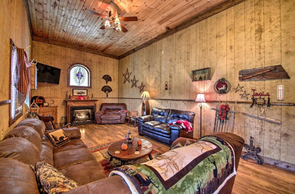 Florence House | The Bovard Lodge Rustic Cabin Near Ohio River!
