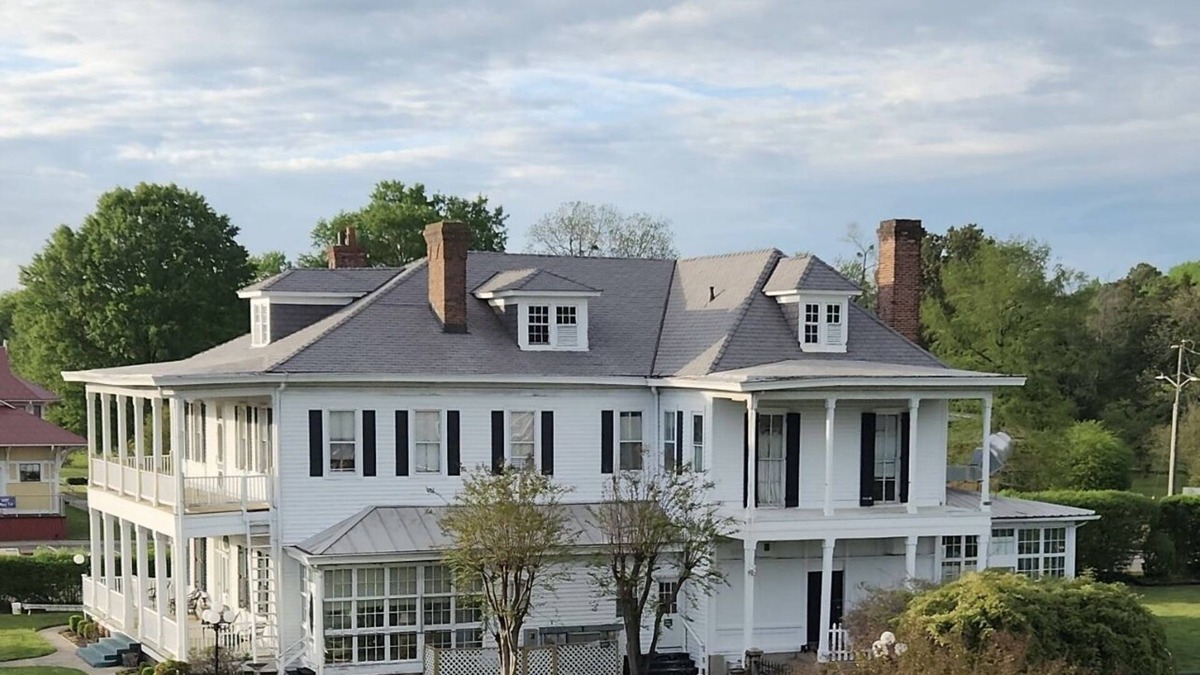 North Newport News Bed & Breakfast | The Boxwood Inn General Pershing Suite