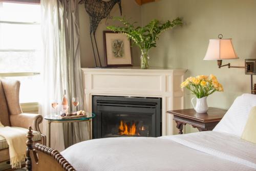 Pemaquid Point Hotel | The Bradley Inn
