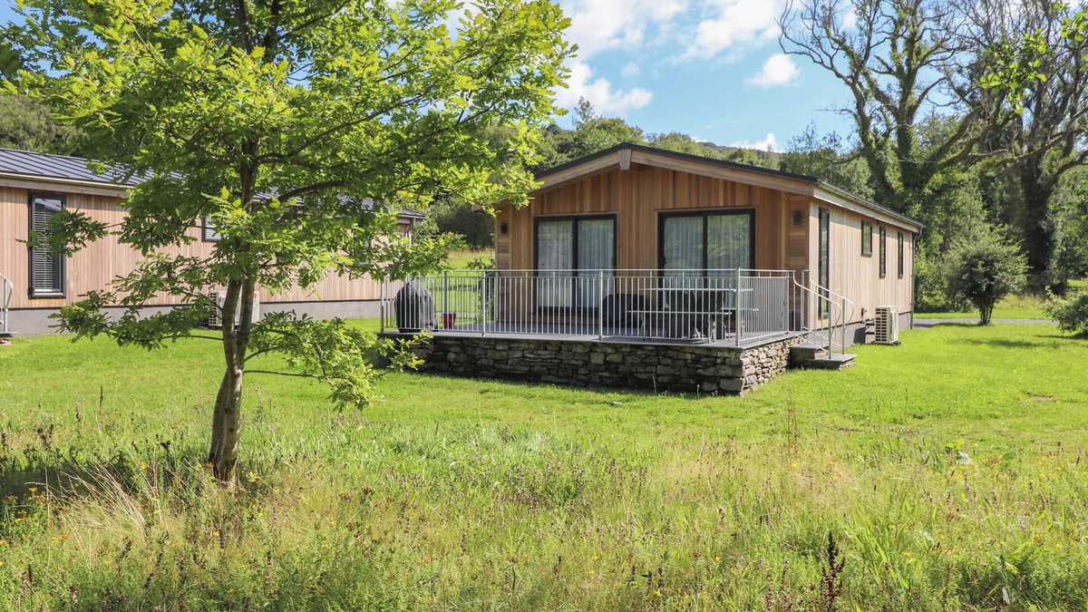 Haverthwaite Cottage | THE BRAMBLES, pet friendly, with a garden in Haverthwaite