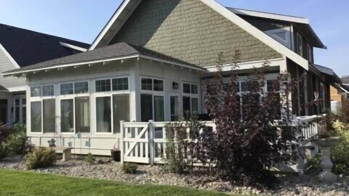 Okanagan-Similkameen Cottage | The Bread Breakers Cottage #67