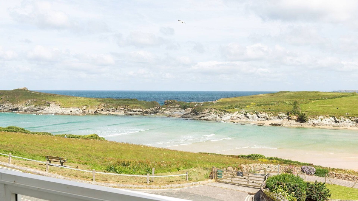 Porth House | The Breakers offers exceptionally flexible and spacious accommodation with five bedrooms and four ba