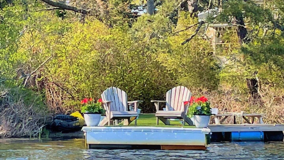 Eastham Cottage | The Breeze on Minister's Pond