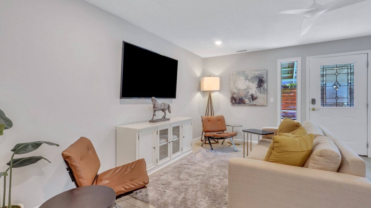 Saint Simons Heights Apartment | The Breezy Bee - 1 Bedroom Cottage