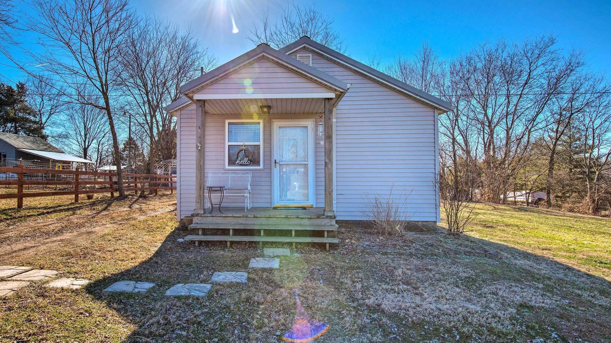 Perryville House | 'The Brewer Guesthouse' Tiny Home w/Patio & Yard!