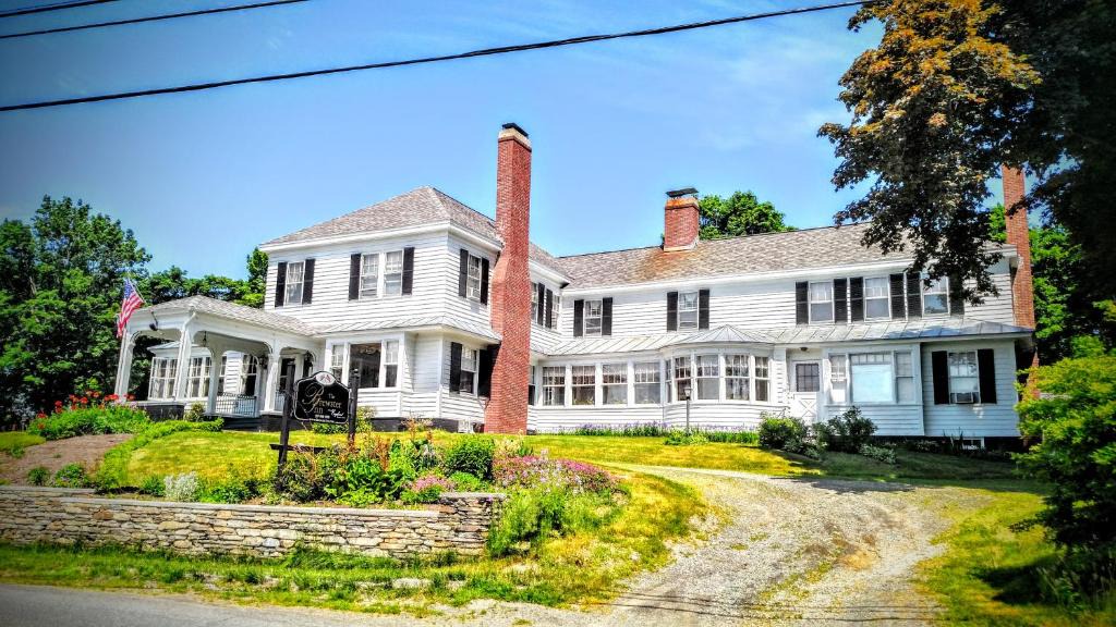 Dexter Hotel | The Brewster Inn