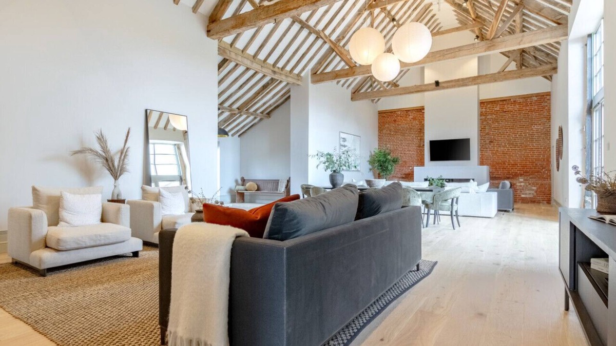 Hempnall House | The Brick Barn - Five Bedroom House, Sleeps 10