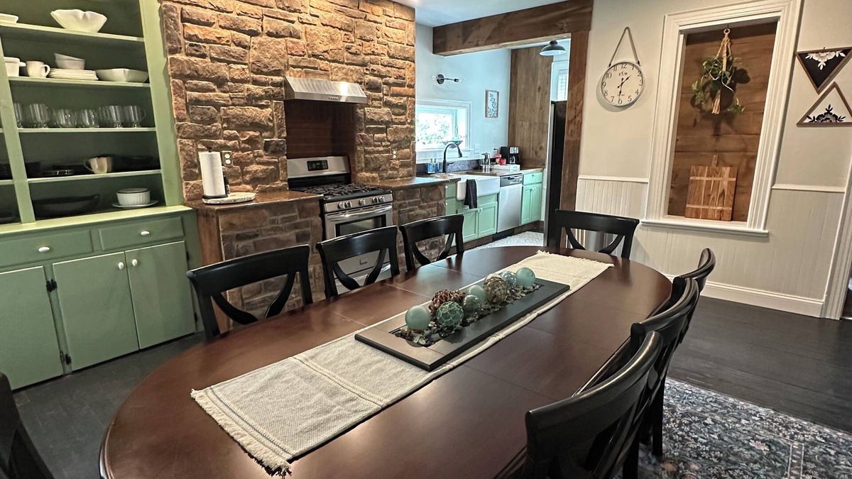 New Oxford House | The Brick house on Lincoln-Walk to Shops, 15 Min to Gettysburg