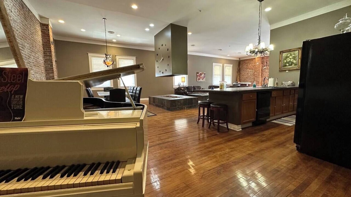 Kokomo Apartment | The Brick-Road Penthouse, Luxury Loft