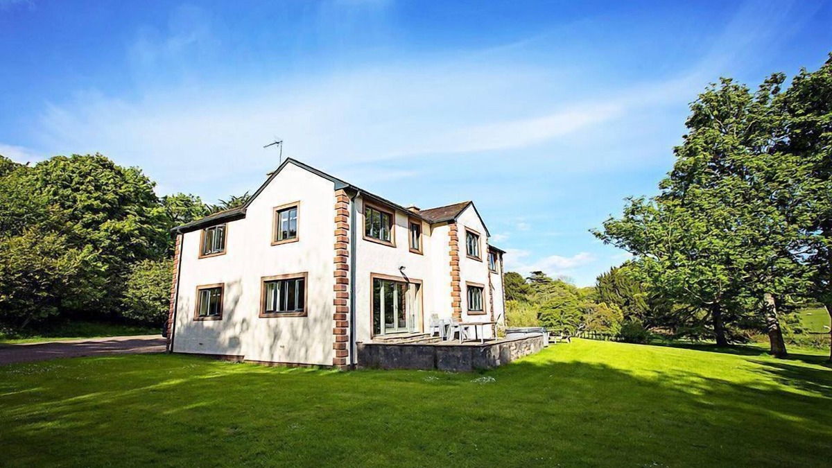 Dunbar House | The Bridge House, Dunbar including hot tub