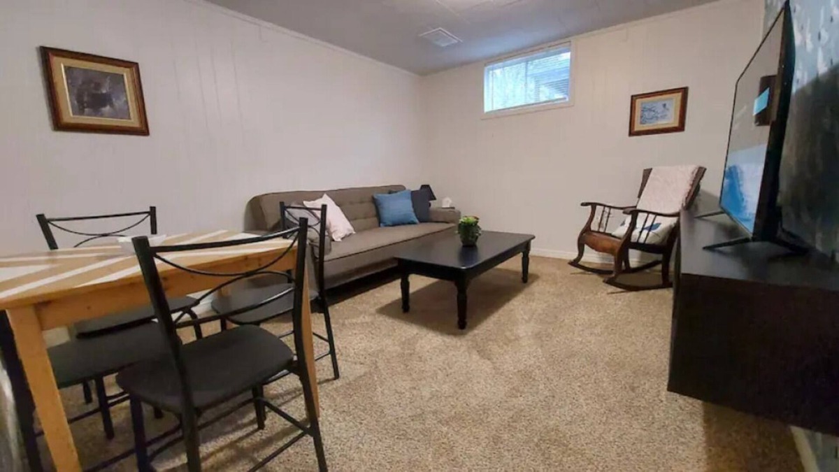 Brantford Apartment | The Brier Patch - A cozy one bedroom with LAUNDRY!