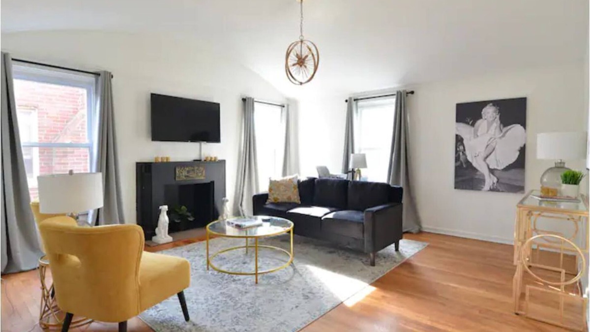 Grandview Heights Apartment | The Broadway Hot Tub Patio King Bed Fast WiFi Near OSU, Victorian Village