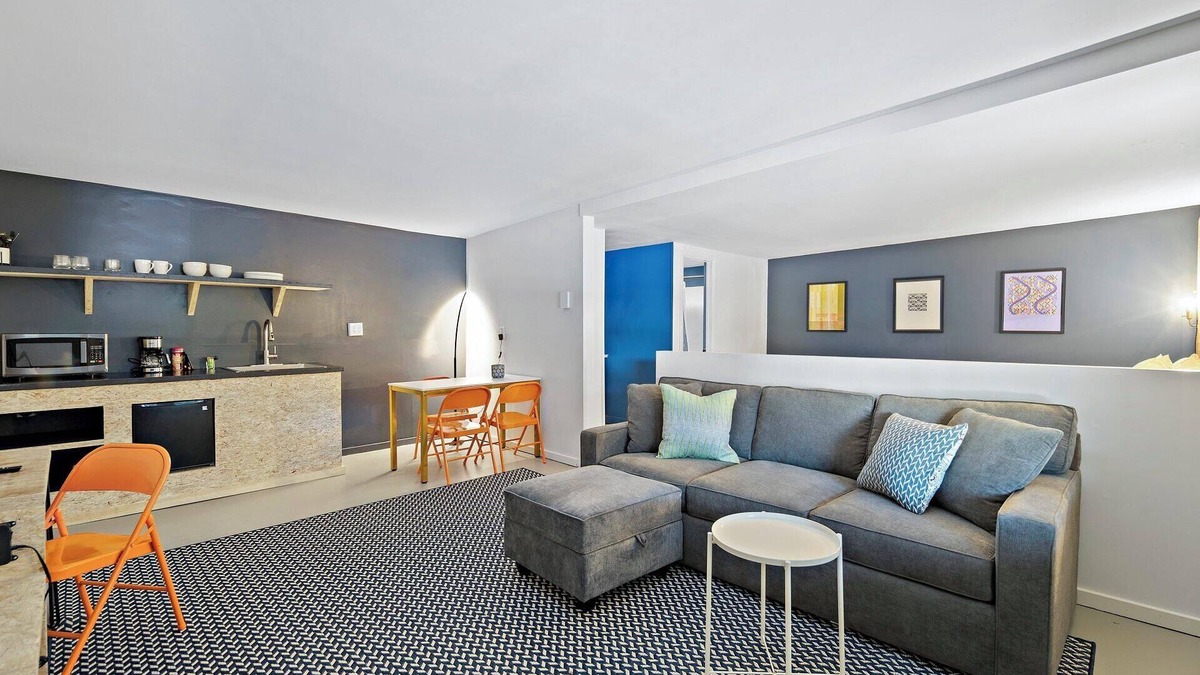 Hillsdale Apartment | The Brooks Motel: Exceptional Suite