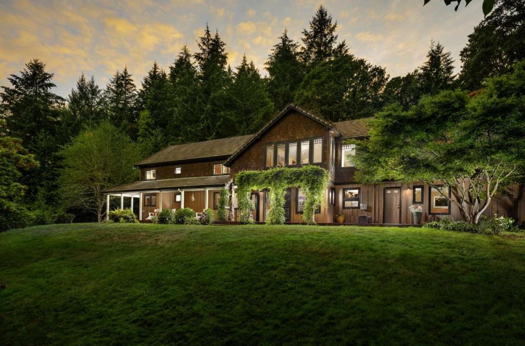 Carlton House | The Brookside Inn Estate