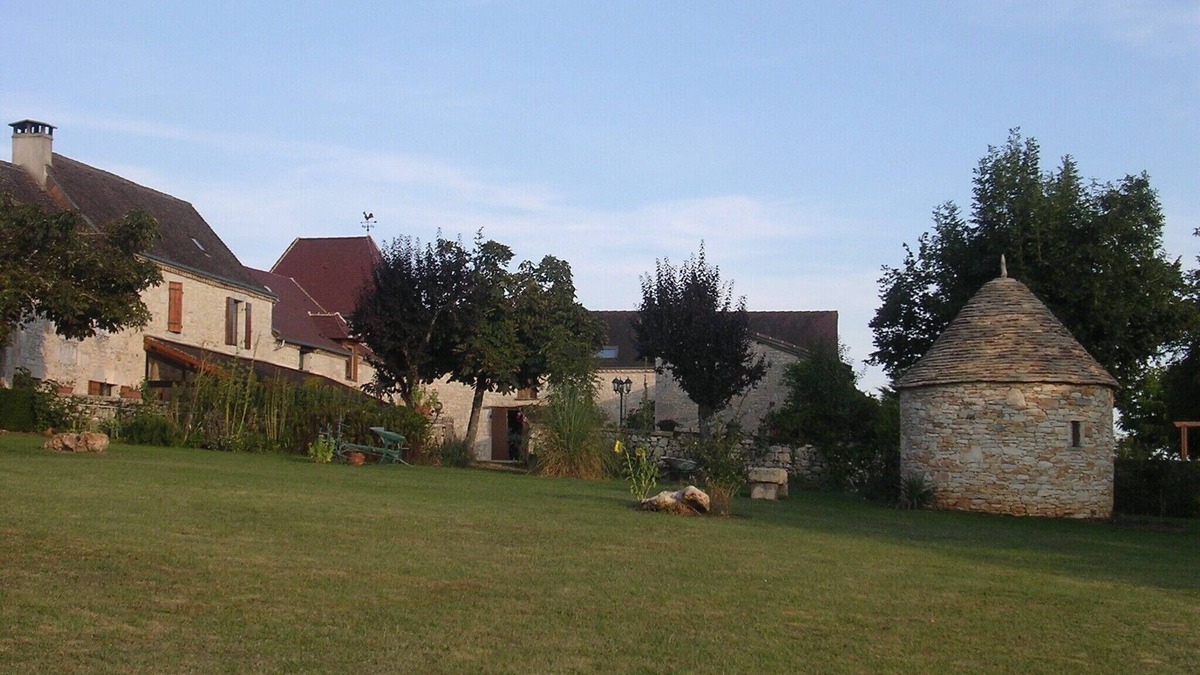 Azerat Cottage | The Broom, gites with pool in Périgord, near Sarlat