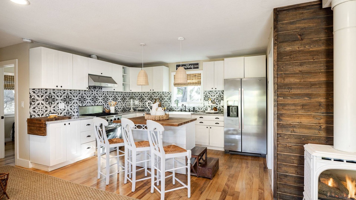 Thousand Oaks House | The B’s Hive Cottage