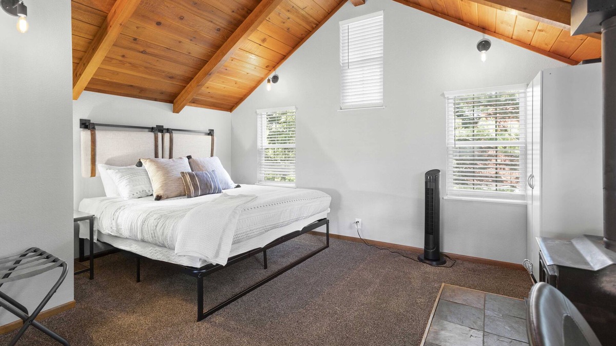 Sagle Cottage | The Buck Spur | A Cozy Cottage close to Sandpoint & Silverwood