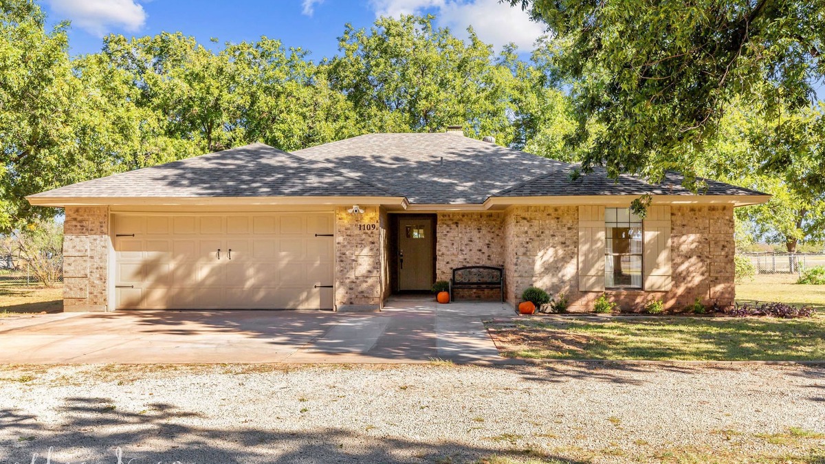 Abilene House | The Buffalo Gap Bungalow-Pet-Friendly! Cozy remodeled home surrounded by trees.