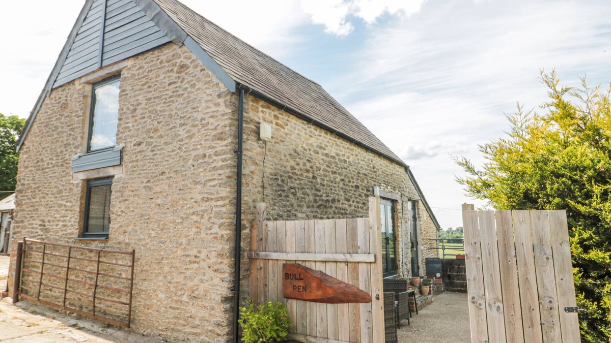 Yeovil Cottage | THE BULL PEN, family friendly, with a garden in Yeovil, Somerset