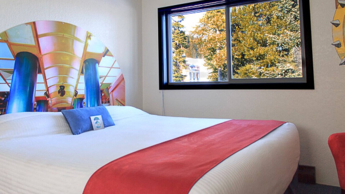 Silver Star Mountain Hotel | The Bulldog - Standard King 1