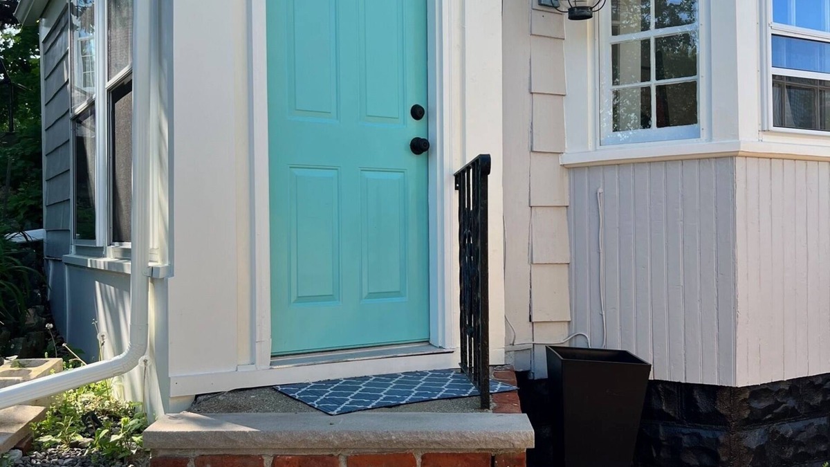 Marblehead House | The Bungalow @ Elm is located in the heart of Old Town Marblehead, MA.