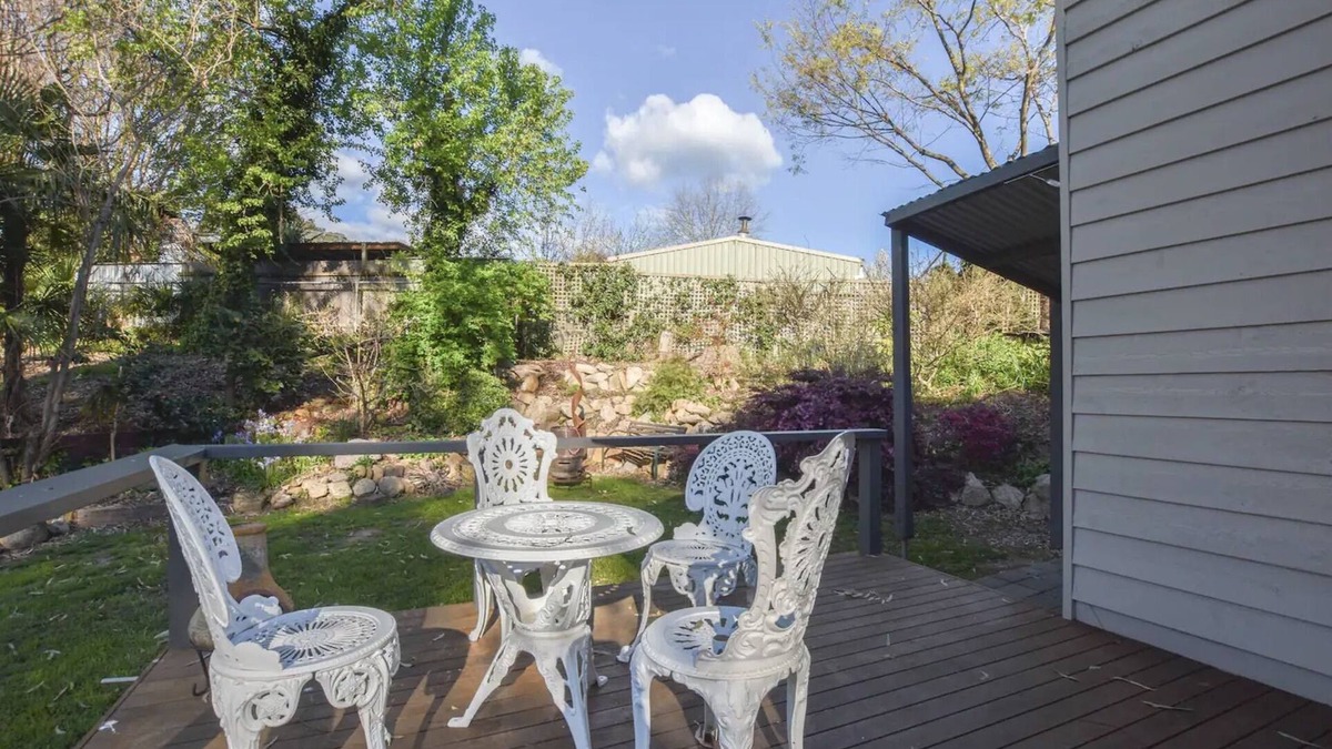 Myrtleford Cabin | The Bungalow - Great Central Location