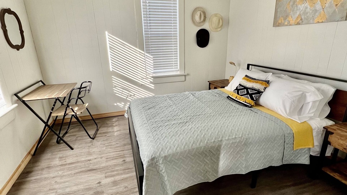 Claflin House | The Bungalow House; 2 Bed 1 bath; minutes from Cheyenne Bottoms! Pet Friendly.