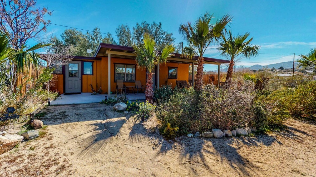 Joshua Tree House | The Bungalow in Downtown Joshua Tree - A Renovated Mid-Century Bungalow