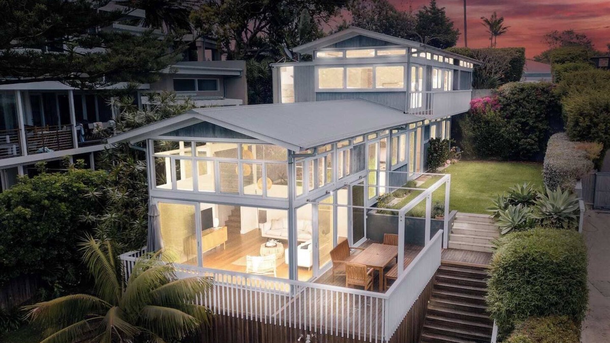 Newport House | 'The Bungan' - Absolute Beachfront, Direct Beach Access to Bungan Beach, Newport