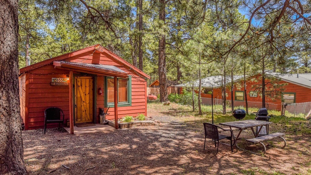 Parks Cabin | The Bunk House | Historic Cabin | Firepit | Pet-Friendly | Near Grand Canyon