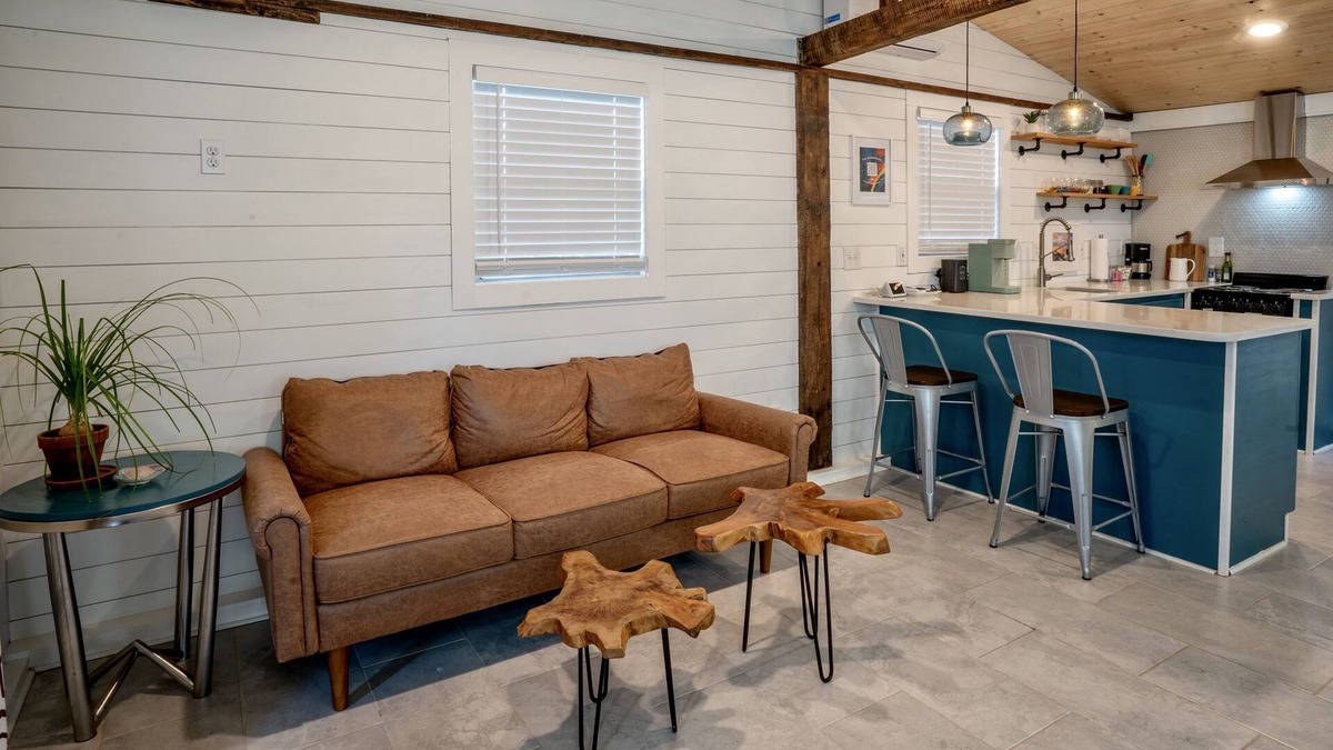 Acworth Apartment | The Bunkhouse “ 5 minutes to I-75” Unique Loft across Brewery & Wedding Venues.