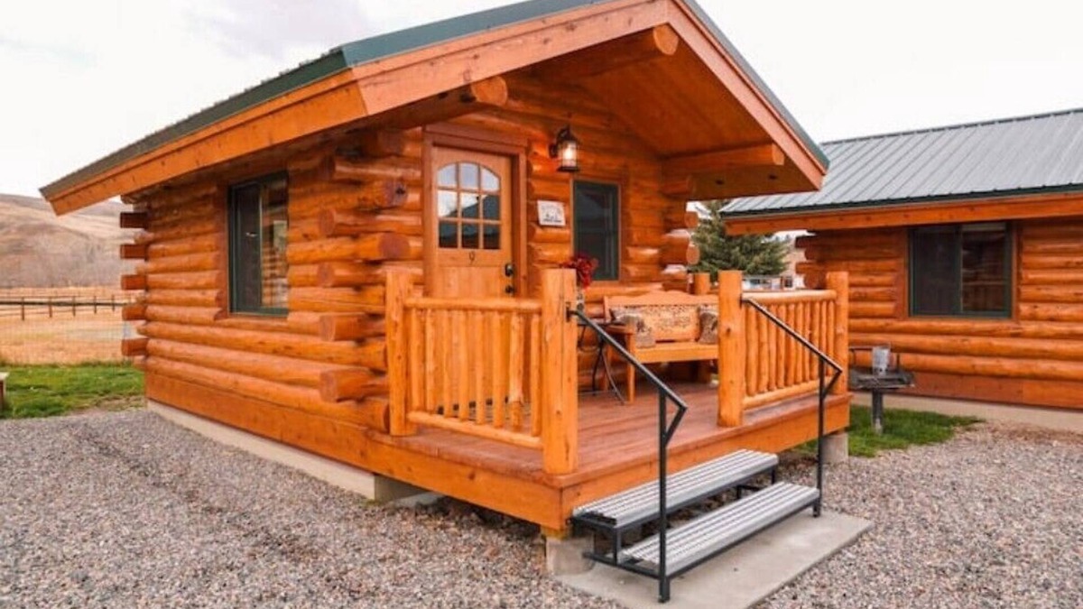 Salmon Cabin | The Bunkhouse Cabin at J&J Cabins