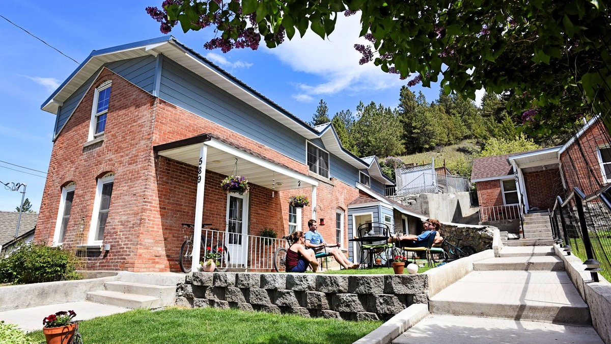 Helena House | The Bunkhouse Helena
