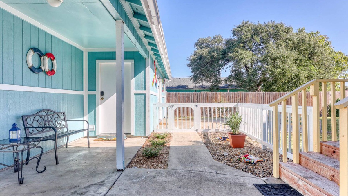 Aransas Pass Cottage | The Buoys! 2 cottages, yard games & firepit in a great location!