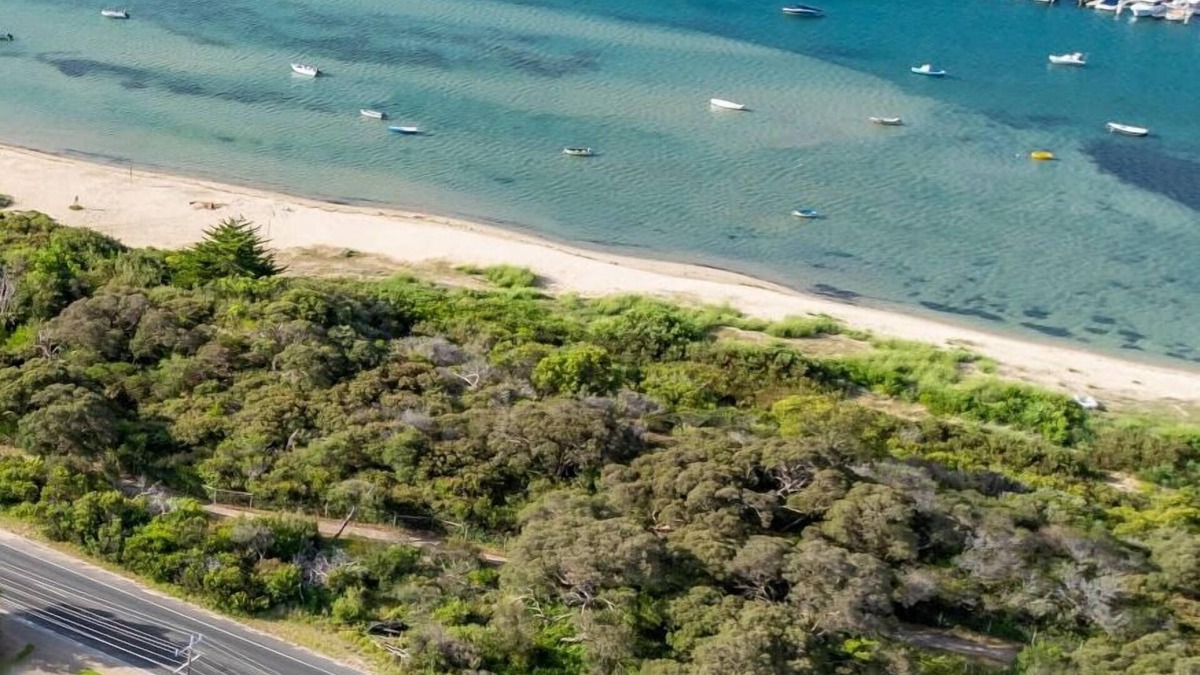Blairgowrie House | The Buoys Summary: Di