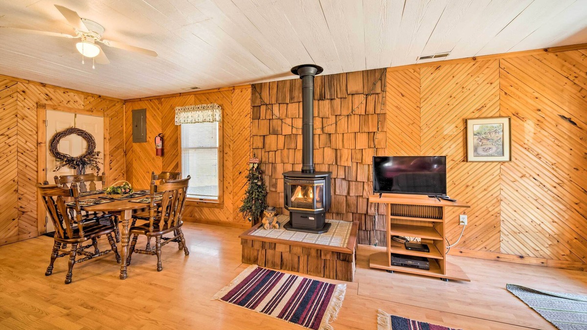Bellevue Apartment | 'The Burgundy Cabin' Iowa Retreat: Pond & Fire Pit