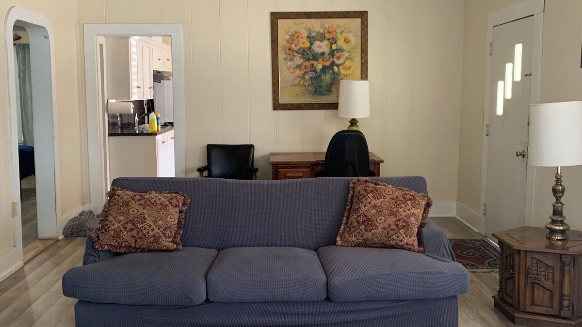 Gonzales House | The Burnside House. Charming Bungalow in the center of Gonzales