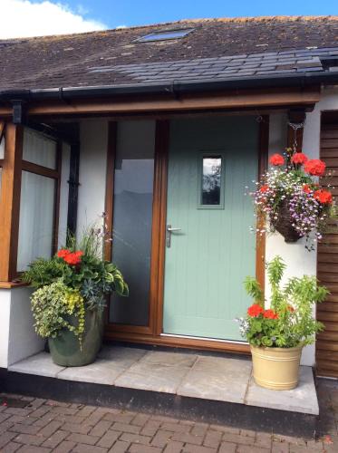Stoke Gabriel House | The Burrows (ladybird lodgings)