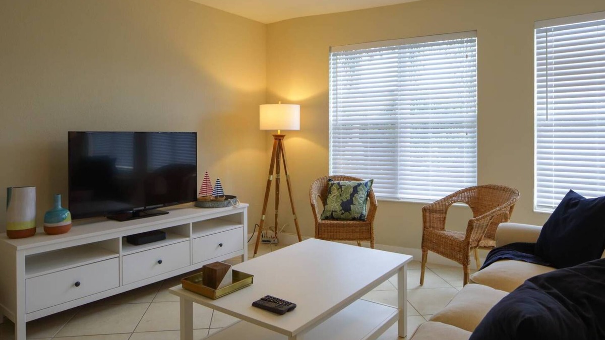 Royal Poinciana House | The Bush House - Premium Coastal Living for 4 - 2BR 1BA