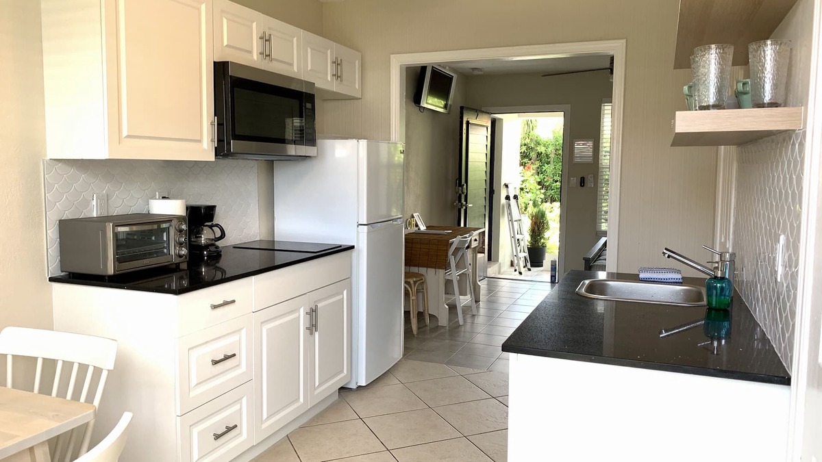 Royal Poinciana House | THE BUSH HOUSE - Premium House for 2 1BR 1BA Studio