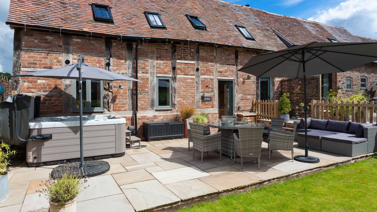 Bridgnorth House | The Byre - a beautiful converted barn in Shropshire sleeping 6 guests