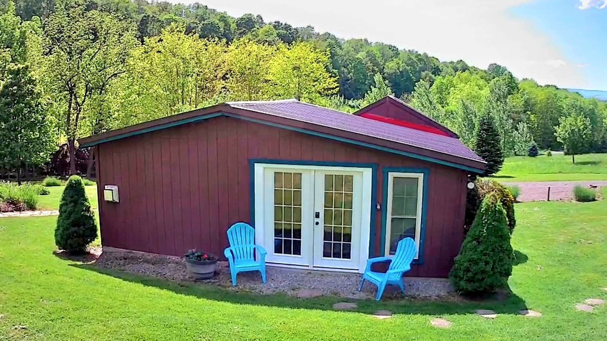 Confluence House | The Byre Bungalow-Country Getaway, close to Yough, Fallingwater w/Hot Tub!