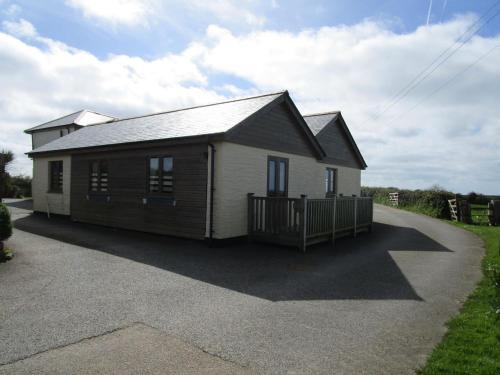 Mount Hawke House | The Byre